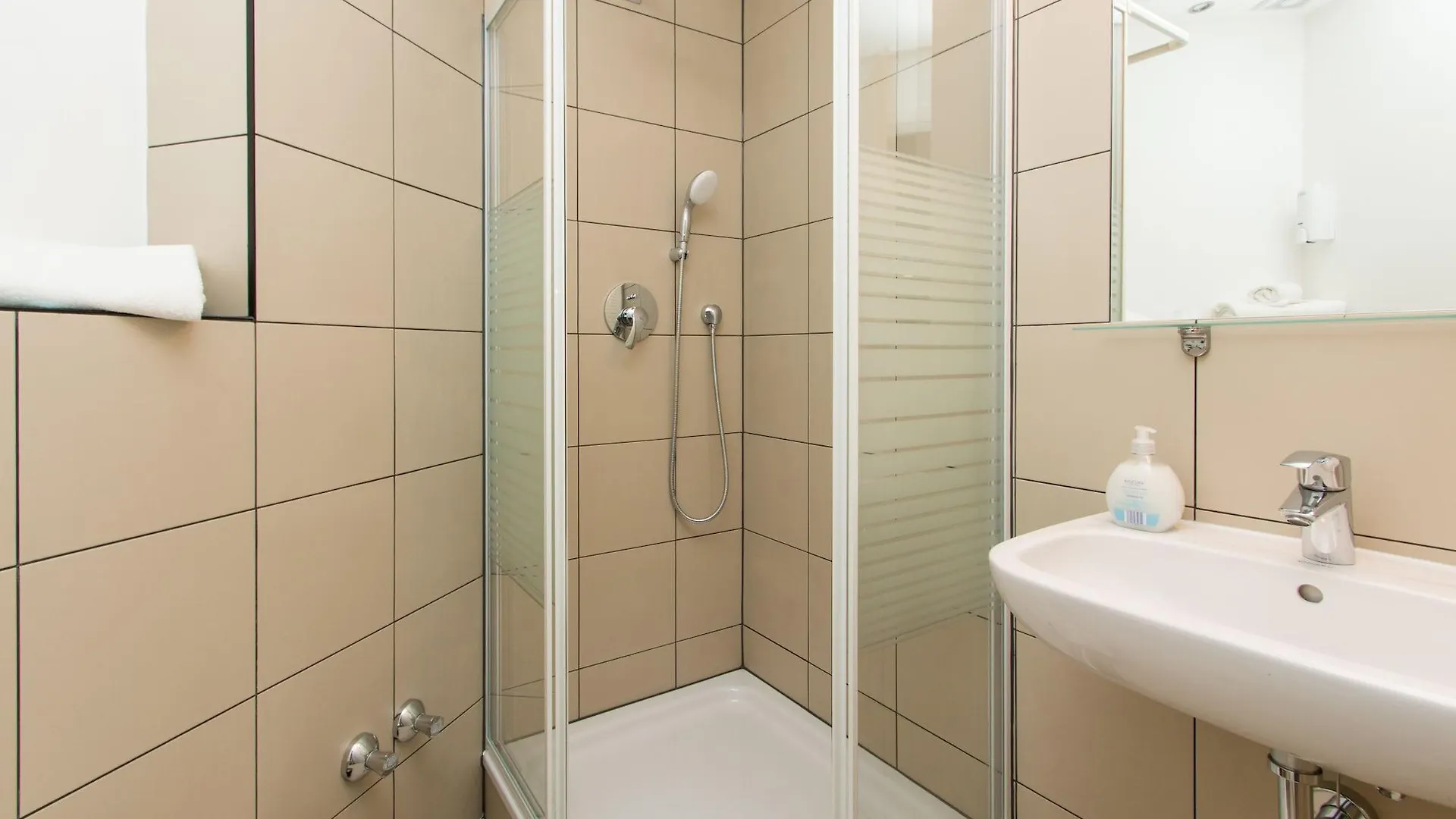 Primeflats - Apartments Aroser Allee 柏林