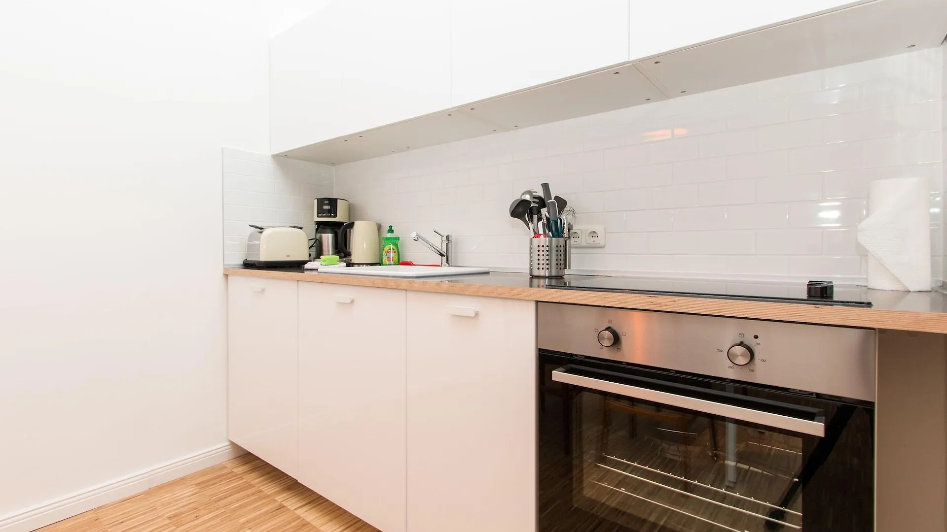 Primeflats - Apartments Aroser Allee 베를린 0*,  독일