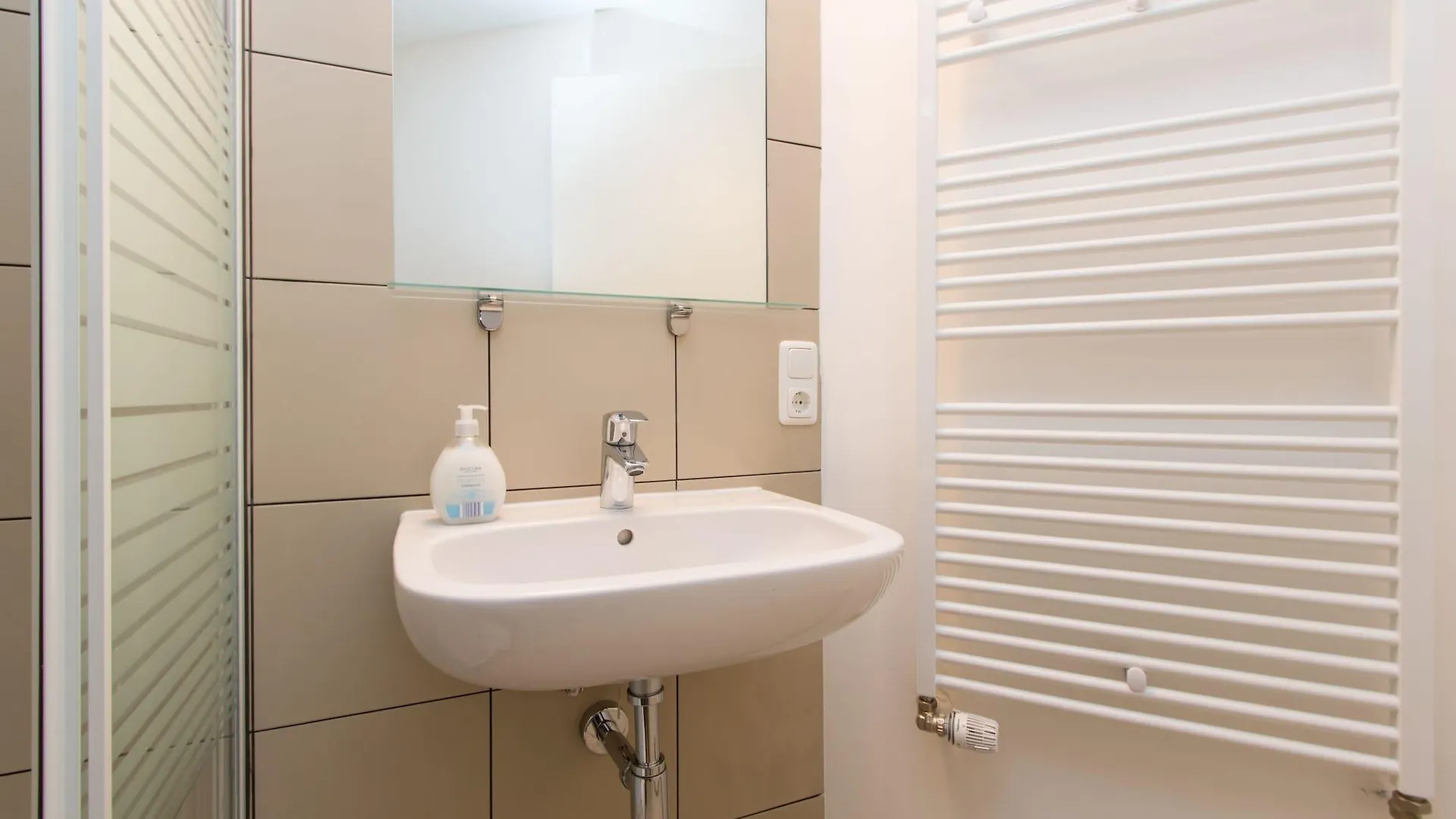 Primeflats - Apartments Aroser Allee 베를린